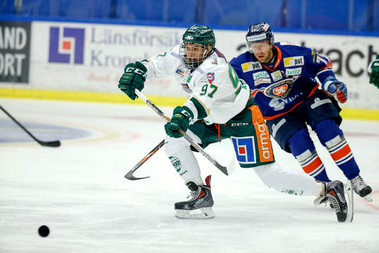 Färjestads Oliver Kylington och Växjös Tomi Kallio
