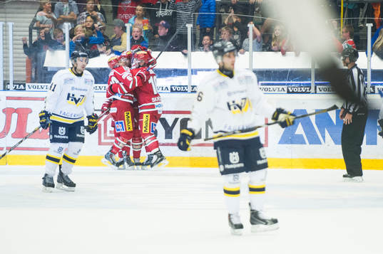 mål av Modos Per-Åge Skröder, Chris Campoli och Filip