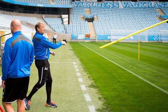 Malmö FFs tränare Åge Hareide kastar spjut