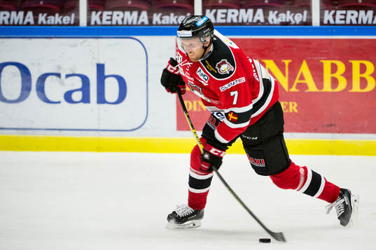 Malmö Redhawks Tobias Ericsson testar skott