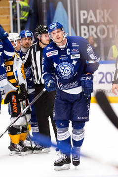Leksands Johan Ryno åker mot båset