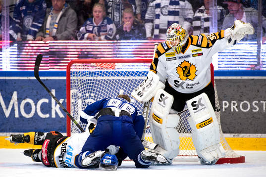 Leksands Fabian Brunnström trycker ner Skellefteås Niclas