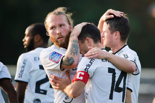 Häckens spelare jublar