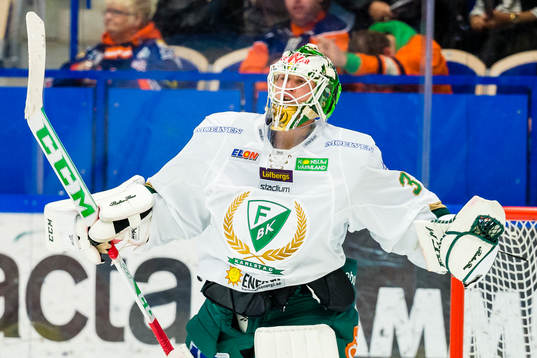 Färjestads målvakt Fredrik Petterson-Wentzel jublar