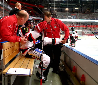 Knäskada på Örebros Daniel Viksten