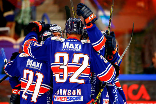 Växjös Nick Johnson jublar