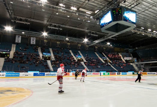 Glest mellan stolarna på läktaren i Hovet