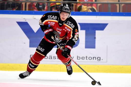 Luleås Kristian Näkyvä med pucken