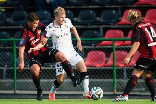 Brommapojkarnas Mauricio Albornoz och Häckens Oscar Lewicki