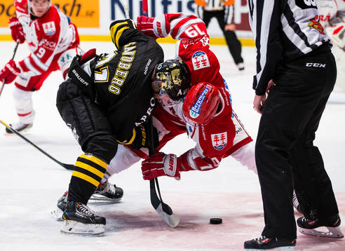 s Christian Sandberg och Timrås Daniel Öhrn tekar