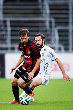 Brommapojkarnas Jesper Karlström och Häckens Ivo Pekalski