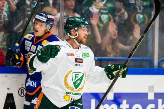 Färjestads Linus Persson jublar