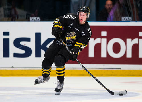 s Jacob Spångberg med pucken