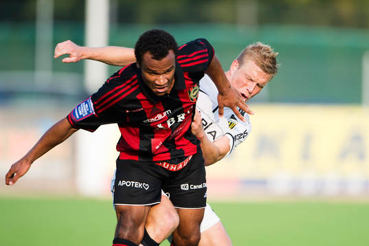 Brommapojkarnas Serge-Junior Martinsson Ngouali och