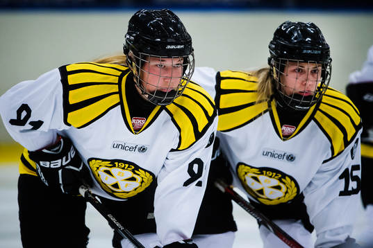 Brynäs Moa Öhberg (tv) och Sandra Johansson (th)
