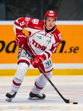 Timrås Didrik Strömberg med pucken
