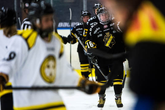 s Lisa Johansson jublar
