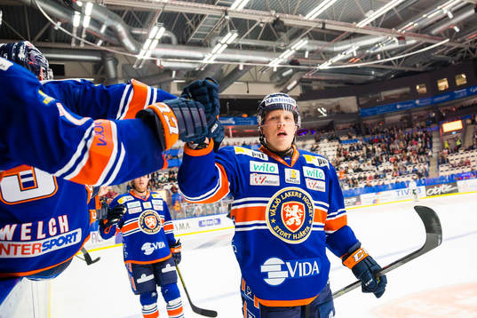 Växjös Niclas Lundgren firar
