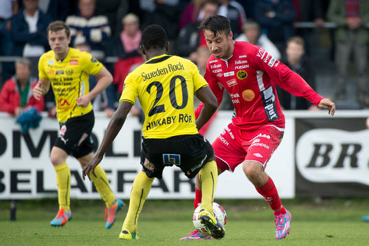 Elfsborgs Mikkel Beckmann och Mjällbys Kwame Bonsu