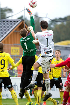 Mjällbys målvakt Mattias Asper  och Elfsborgs målvakt