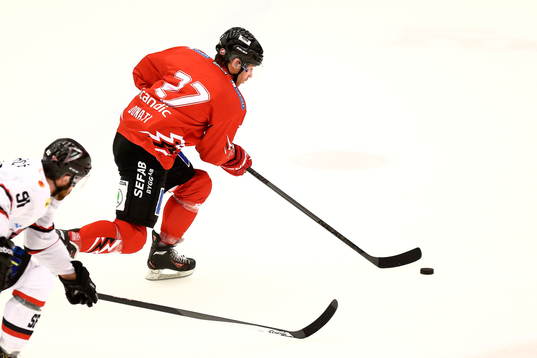 Vita Hästens Justin Donati