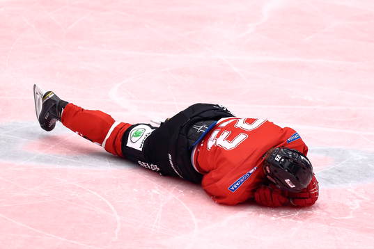 Vita Hästens Viktor Amnér skadad