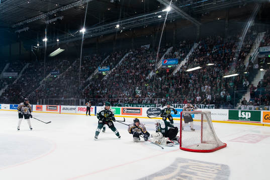 Visby/Roma gör 2-1 bakom Hammarby målvakt Josef Nilsson