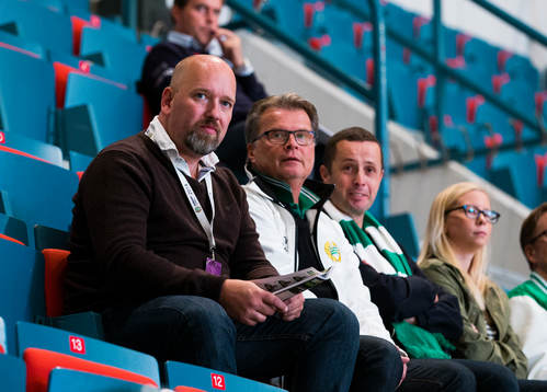 Hammarby Fotbolls vd Henrik Kindlund på läktaren