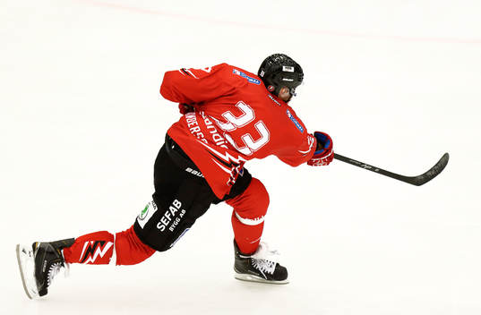 Skott av Vita Hästens Niklas Andersson