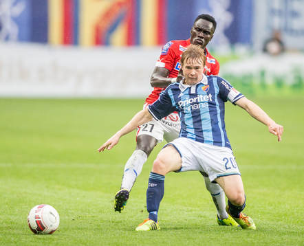 Kalmars Papa Alioune Diouf och Djurgårdens Simon Tibbling