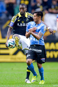 s Henok Goitom och Halmstads Antonio Rojas