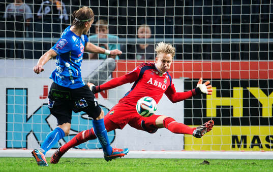 s målvakt Patrik Carlgren