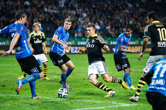 s Marko Nikolic oroar framför mål