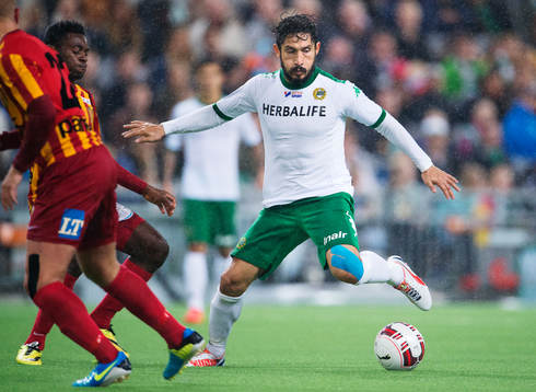 Hammarbys Pablo Pinones-Arce dribblar