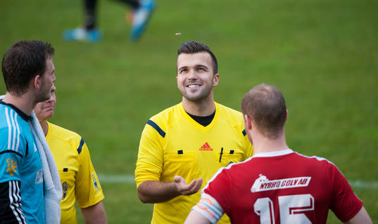 Slantsingling i matchen i division 3 mellan Nybro och IFK