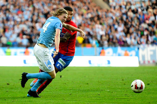 Malmö FFs Simon Kroon och Helsingborgs Victor Palsson