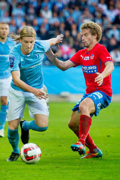 Malmö FFs Simon Kroon jagas av Helsingborgs Christoffer