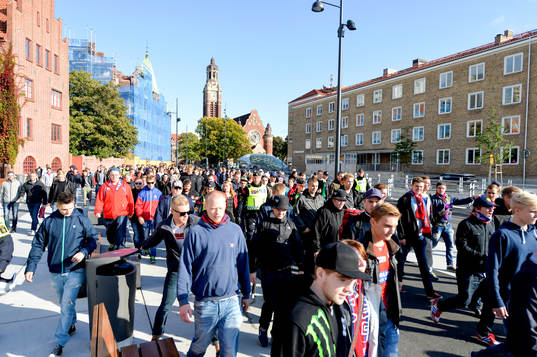 Helsingborgs supportrar anländer Malmö