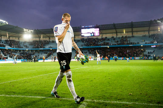 Malmö FFs målvakt Robin Olsen deppar