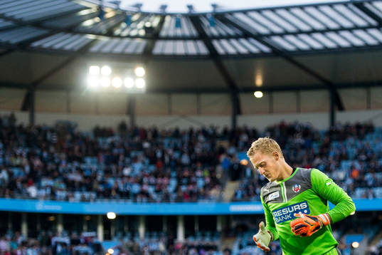 Helsingborgs målvakt Pär Hansson deppar