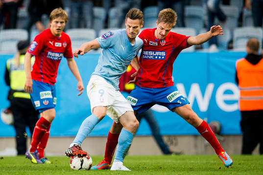 Malmö FFs Markus Rosenberg saknar sko på vänster fot men