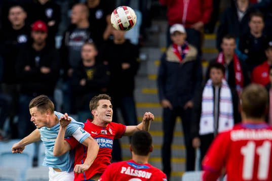 Malmö FFs Markus Rosenberg i nickduell med Helsingborgs