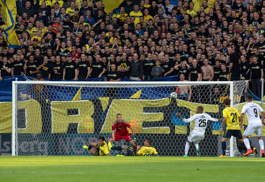 Dario Dumic, BIF Daniel Agger, BIF Lukas Hradecky, BIF
