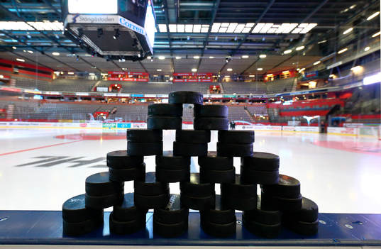 Pyramid med puck