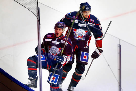 Linköpings Broc Litle (tv) jublar