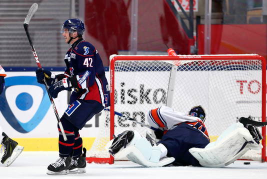 Mål 2-2 av Linköpings Jacob Micflikier förbi liggande