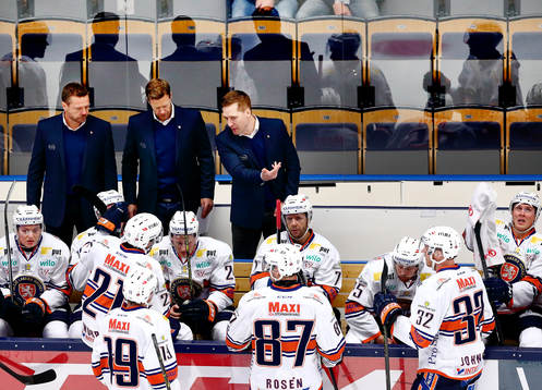 Växjös tränare diskuterar i samband med powerplay utan