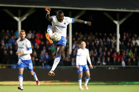 Norrköpings Alhaji Kamara med bollen