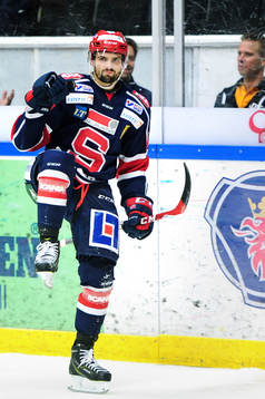 Södertäljes Mattias Beck jublar
