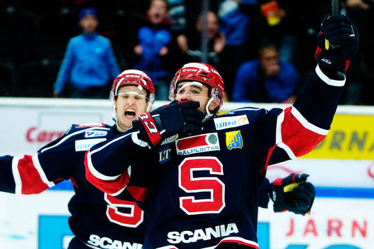 Södertäljes Jacob Dahlström jublar
